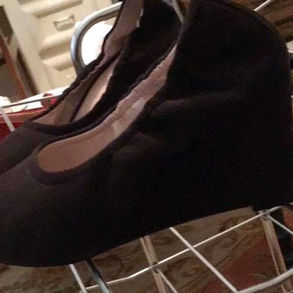 Shoes - Picture 2 of 4